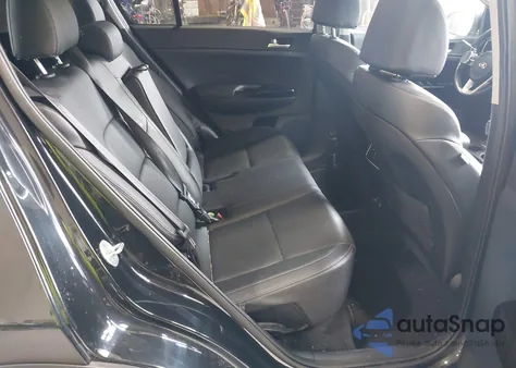 2021 Kia Sportage Ex z USA, uszkodzony, nr VIN KNDPNCAC5M7886551